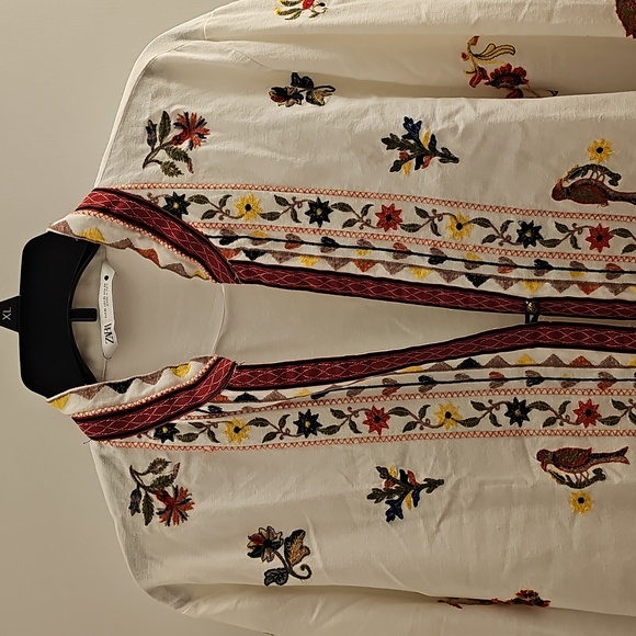 Zara Embroidered White Jacket with Multicolor Floral Design - Picture 4 of 8